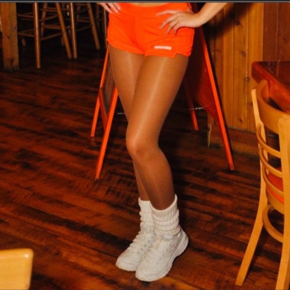 1 PAIR NEW HOOTERS PANTYHOSE TAMARA HOSIERY X-TALL - Picture 1 of 6